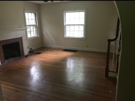 2nd image of 132 Barberry Ln #2