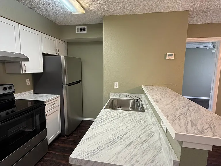 5124 Park Central Dr #527 — Photo 9
