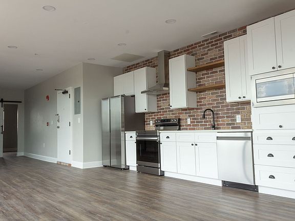 5th image of 512 E Minnesota St #401