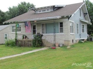 204 N Locust St, Marshfield, MO 65706