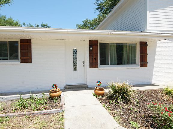 3rd image of 27 NW Poulton Drive