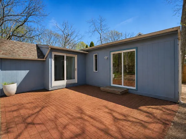 https://photos.zillowstatic.com/fp/cf2a899e2385ac154565276d1c032e56-p_e.webp