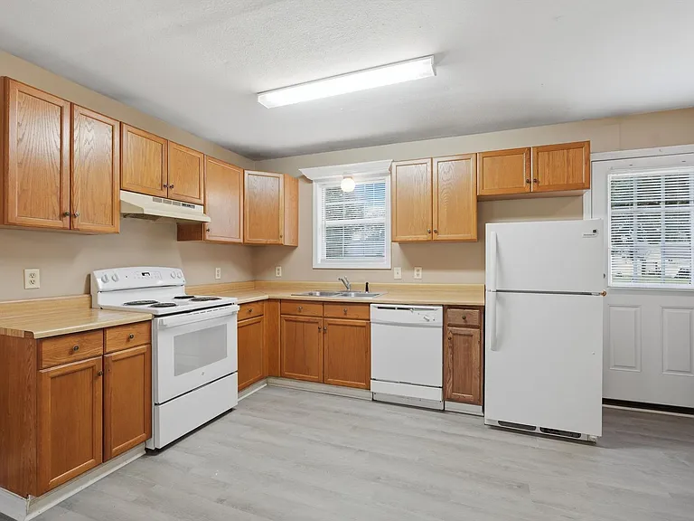 26990 Elkins Rd #K — Photo 3