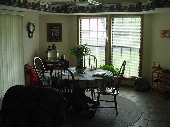 3rd image of 901 S DILLON CIRCLE