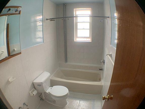 4th image of 947 47th St APT 2