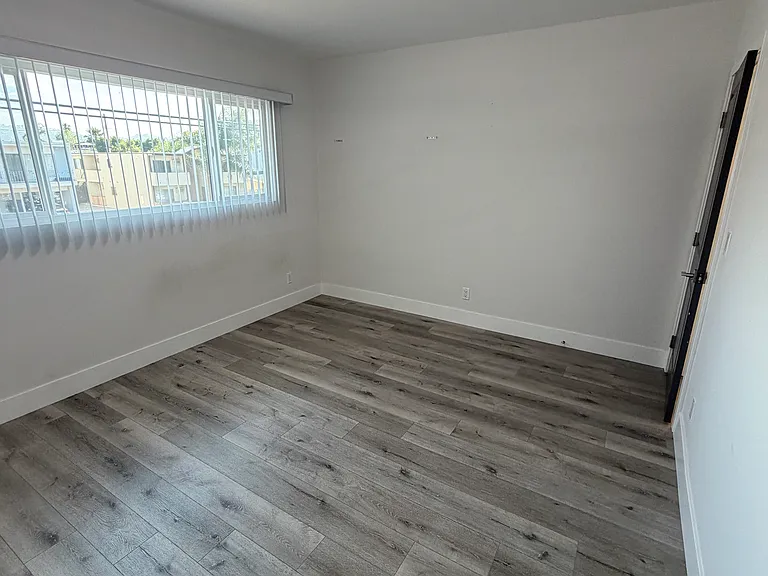 14707-14715 Magnolia Blvd #8 — Photo 27