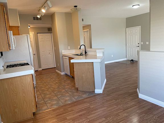 4th image of 1050 E Cactus Ave Unit 2046