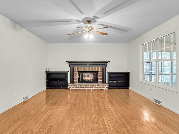 5th image of 109 Hulton Ln