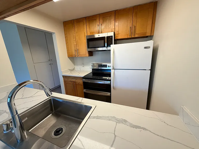 Campbell Square Apartments — Photo 8
