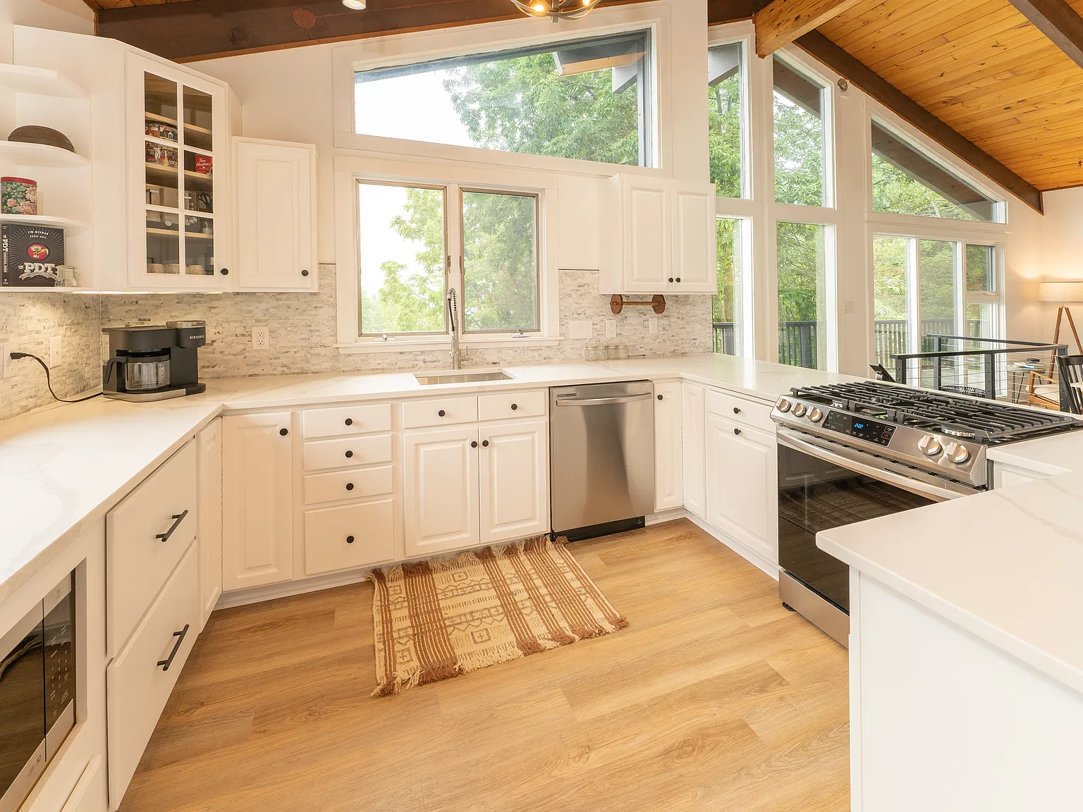 4 bed, 2.5 bath, 1928 sqft, $4,500 — Photo 4