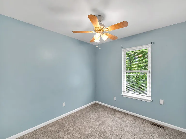 717 Wolftrap Ln — Photo 20