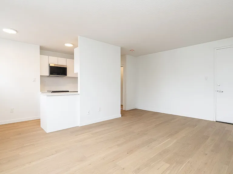 1420 Kingston Rd — Photo 2