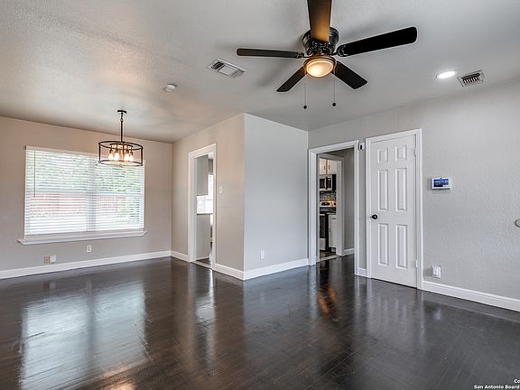 5th image of 3115 HILLCREST DR