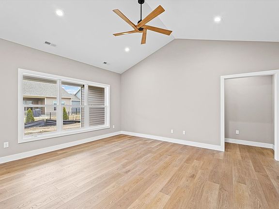 5th image of 3902 Bay Cir