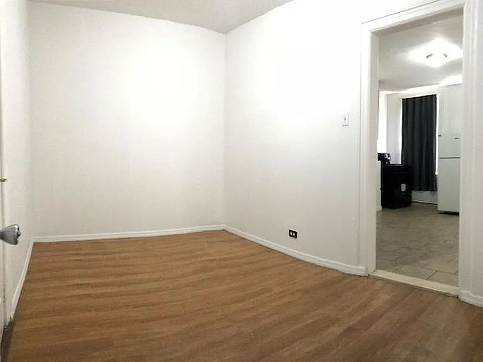 1st image of 572 E New York Ave #1C