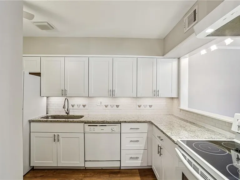 3091 Colonial Way #F2 — Photo 6