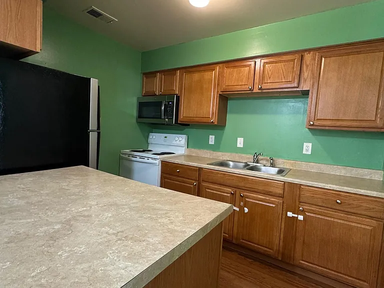 14582 Earlham Ct — Photo 6