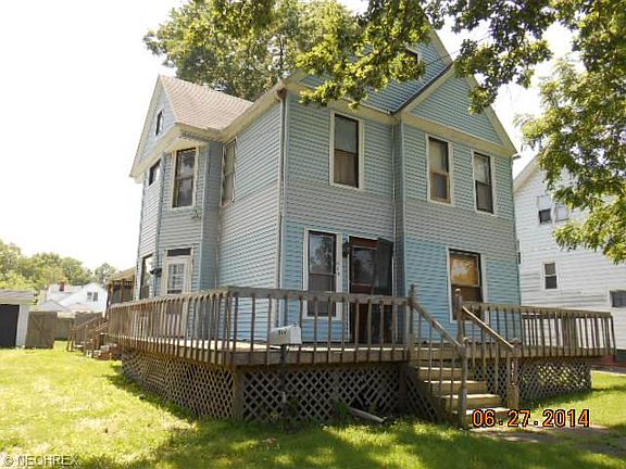3rd image of 819 W 22nd St