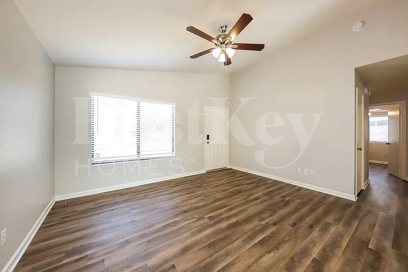 3 bed, 2.0 bath, 1086 sqft, $1,820 — Photo 4