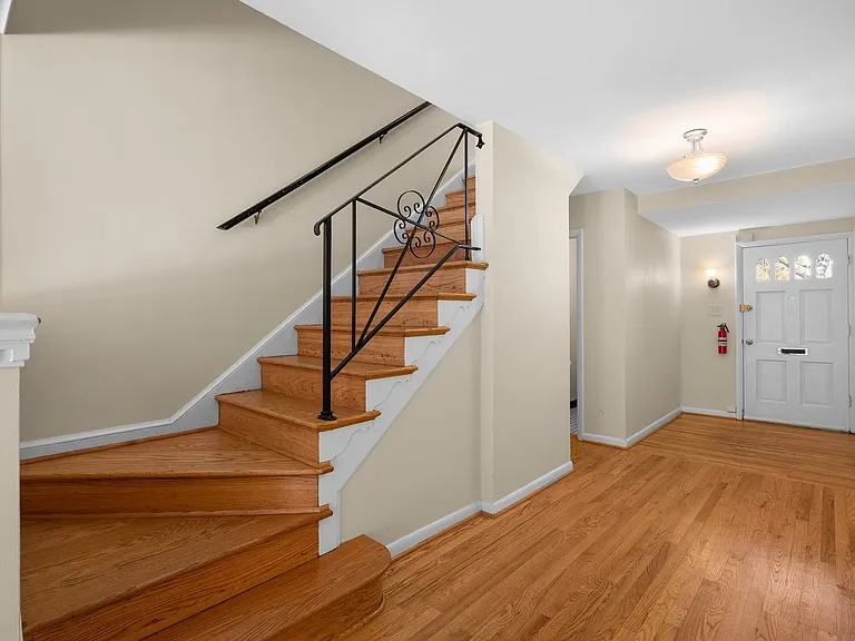 3638 Alton Pl NW — Photo 2