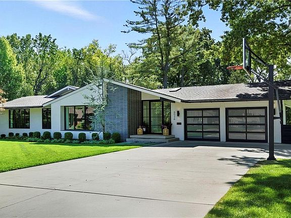 3rd image of 6536 Granada Dr