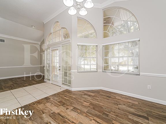 5th image of 2224 Palmview Cir E