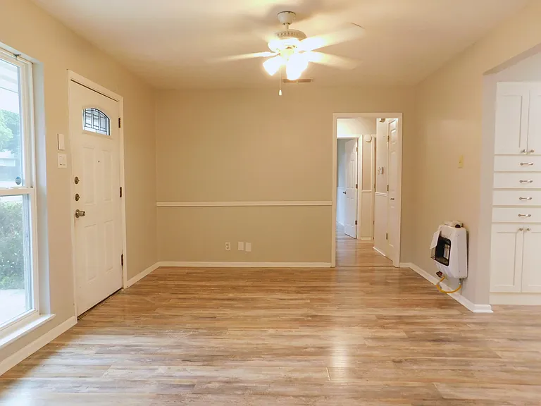 325 W Jones St — Photo 7