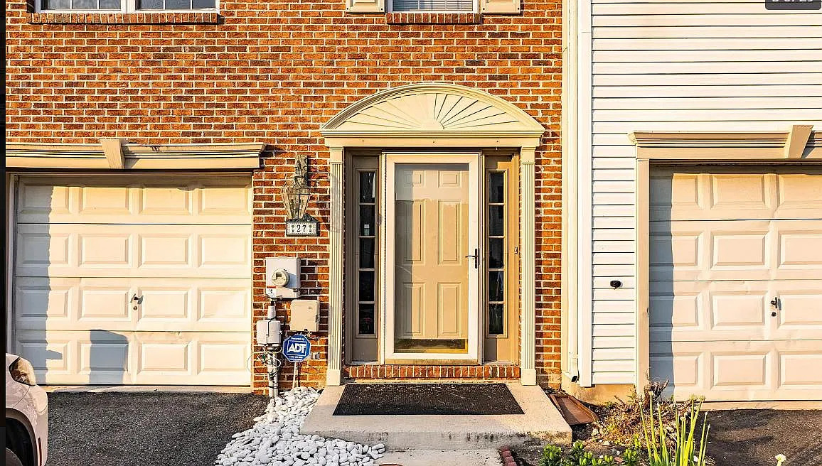 3 bed, 2.5 bath, 1550 sqft, $2,400 — Photo 4