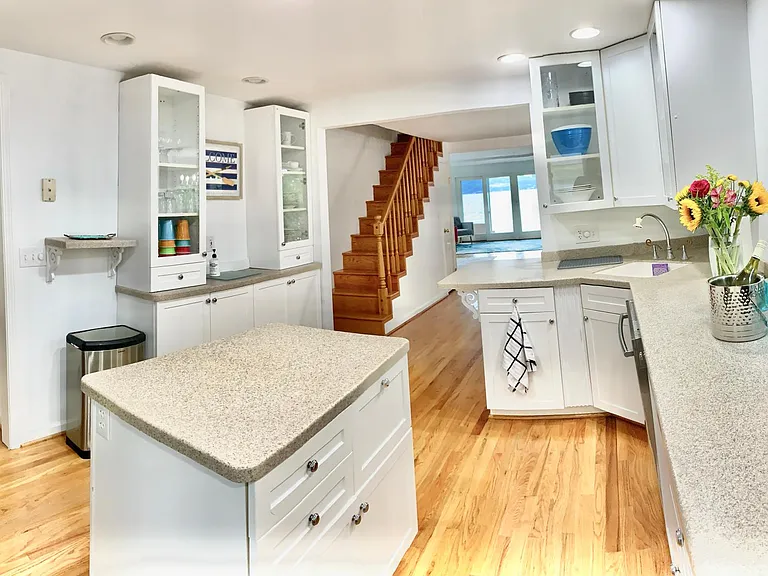 4674 Lake Dr — Photo 9