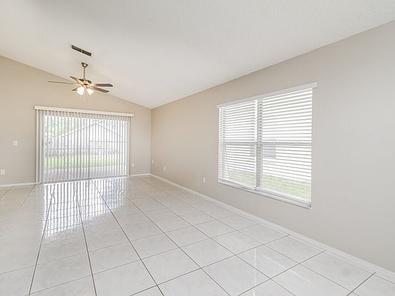 3rd image of 1008 Henson Ct