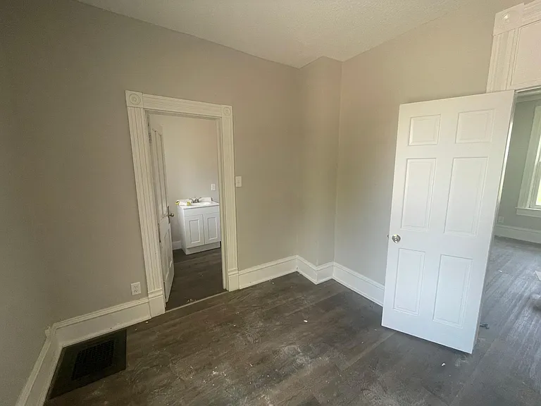 231 E Dewald St — Photo 13