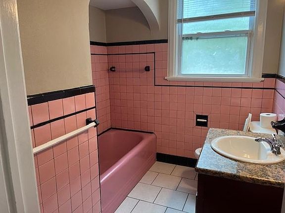 3rd image of 4028 Clermont Dr