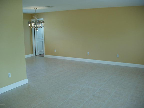 4th image of 489 Greenway Ave