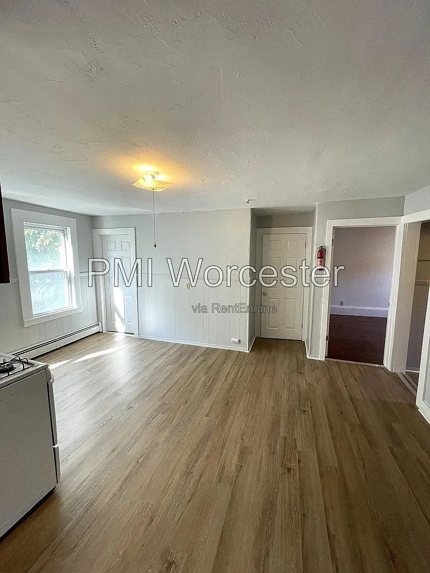 3 bed, 1.0 bath, $1,990 — Photo 2