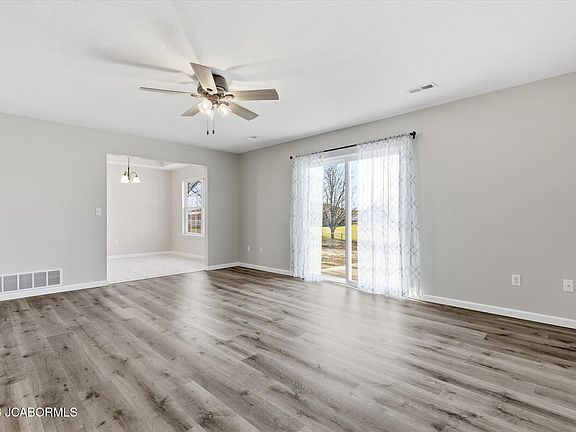 4th image of 2211 Chouteau Ln