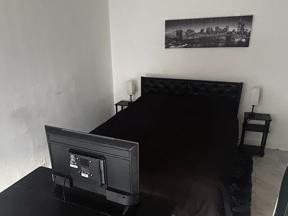 5th image of 428 SW 9th St APT 2