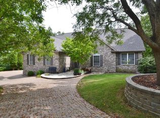 748 Heatherstone Dr, High Ridge, MO 63049