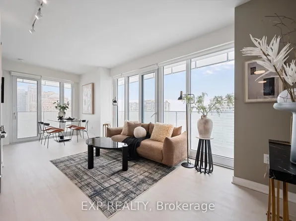 3900 Confederation Pkwy #1403, Mississauga, ON L5B 0M3