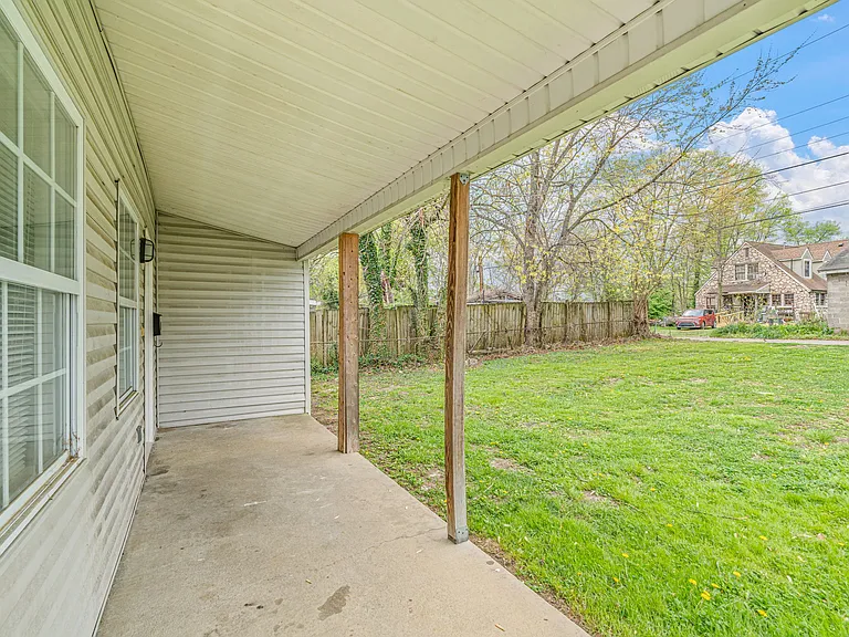 605 Spruce St NE — Photo 3