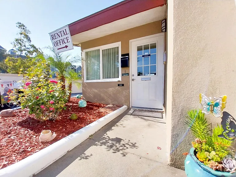 2937 N Garey Ave — Photo 35