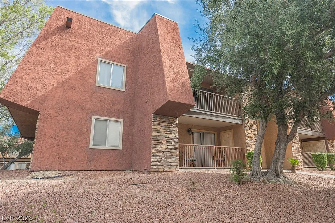 1 bed, 1.0 bath, 700 sqft, $1,050 — Photo 3