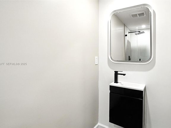 3rd image of 1573 Pennsylvania Ave APT 5