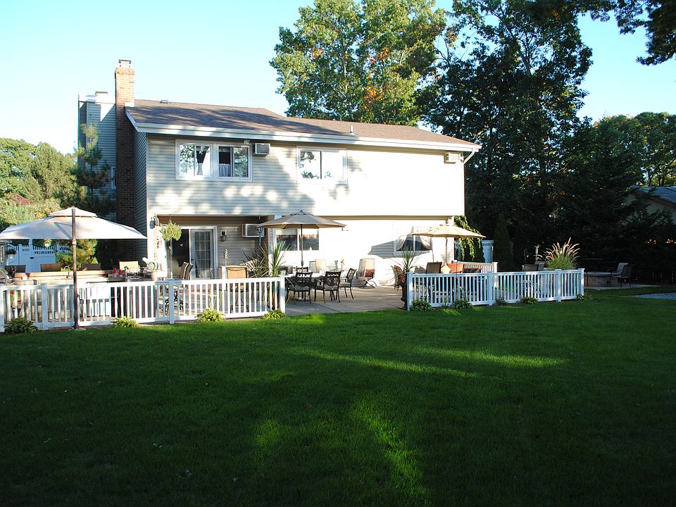 1st image of 30 Fleetwood Dr