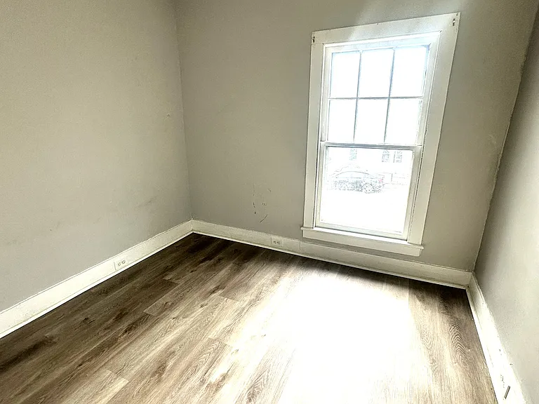 2025-2027 Wayne Ave — Photo 10