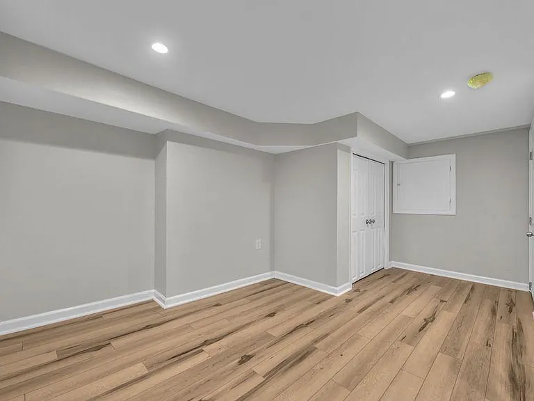 2042 E Fayette St — Photo 15