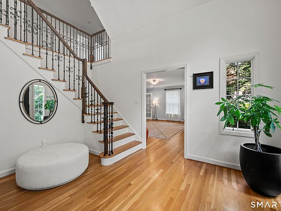 4th image of 4 Windsor Court