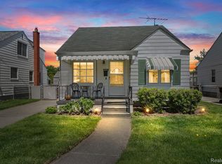 8093 Standard Ave, Center Line, MI 48015