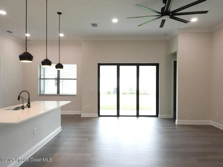 8555 Henry Ave — Photo 6