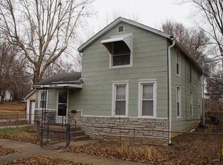 808 N 6th St, Leavenworth, KS 66048