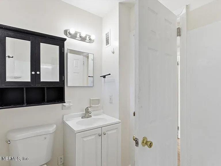 909 La Marche Dr — Photo 13